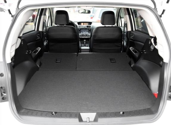 斯巴鲁XV 2015款 2.0i 精英版 车厢座椅   后备厢