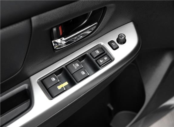 斯巴鲁XV 2015款 2.0i 精英版 车厢座椅   门窗控制