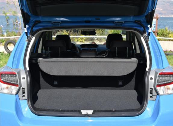 斯巴鲁XV 2016款 2.0i 豪华导航版 车厢座椅   后备厢