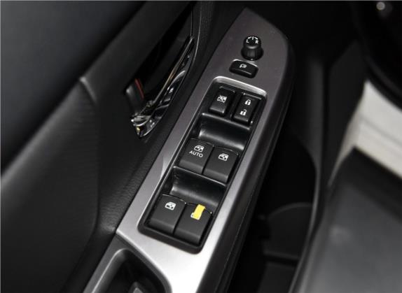 斯巴鲁XV 2016款 2.0i 豪华版 车厢座椅   门窗控制