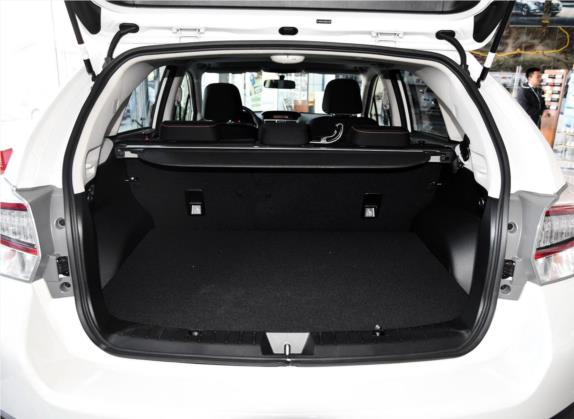 斯巴鲁XV 2016款 2.0i 舒适导航版 车厢座椅   后备厢