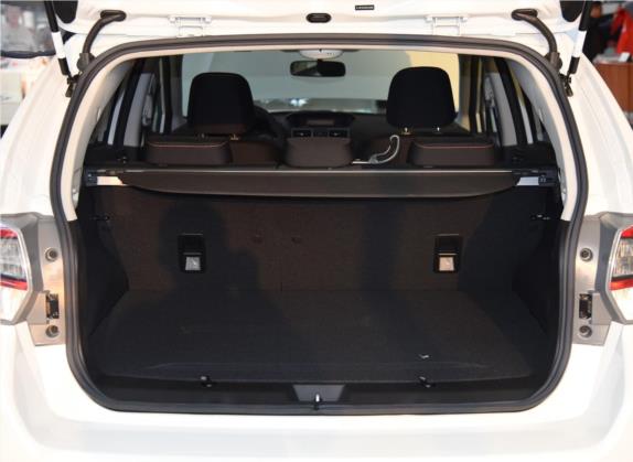 斯巴鲁XV 2017款 2.0i 舒适导航版 车厢座椅   后备厢