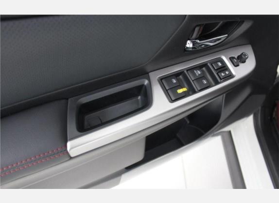 斯巴鲁XV 2017款 2.0i 特装版 车厢座椅   门窗控制