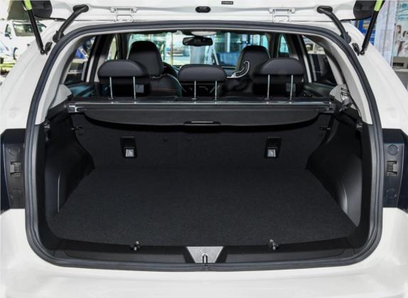 斯巴鲁XV 2018款 2.0i 全驱豪华版 车厢座椅   后备厢