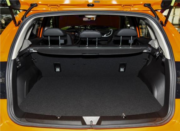 斯巴鲁XV 2018款 2.0i 全驱豪华版EyeSight 车厢座椅   后备厢