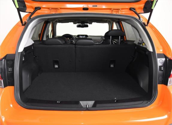 斯巴鲁XV 2018款 2.0i 全驱尊贵版EyeSight 车厢座椅   后备厢