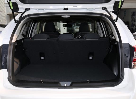 斯巴鲁XV 2021款 2.0i 全驱精英版 车厢座椅   后备厢