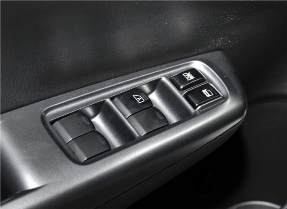翼豹 2010款 XV 2.0R 自动豪华版 车厢座椅   门窗控制