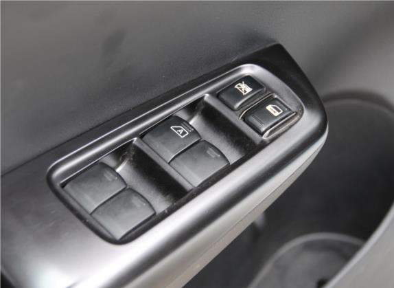 翼豹 2011款 2.5T WRX STi三厢 车厢座椅   门窗控制