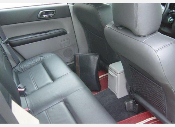 森林人 2004款 2.0 XT 车厢座椅   后排空间