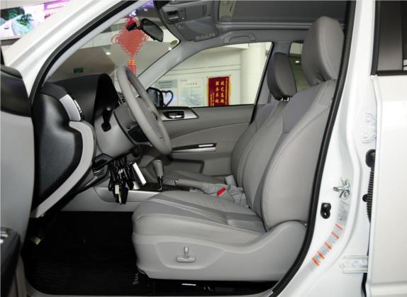森林人 2011款 2.5XS 自动豪华版 车厢座椅   前排空间