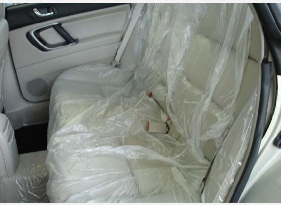 傲虎 2004款 3.0R 车厢座椅   后排空间
