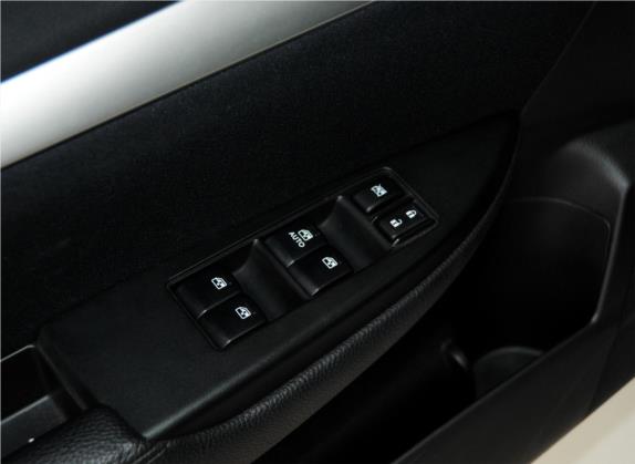 力狮 2013款 2.5i-X 精英版 车厢座椅   门窗控制