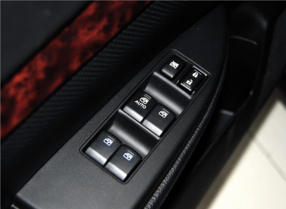 力狮 2014款 2.5i 豪华版 车厢座椅   门窗控制