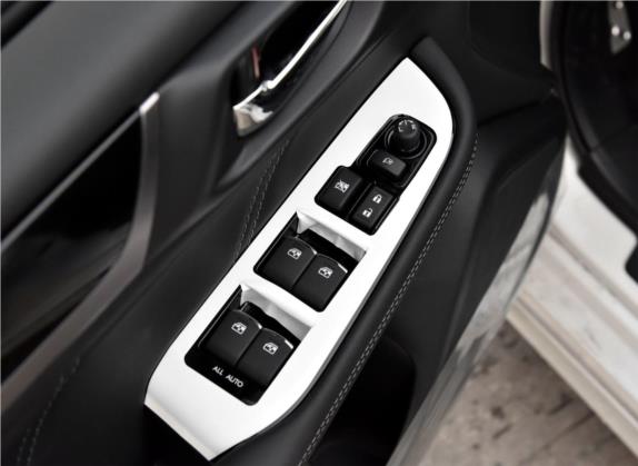 力狮 2017款 2.5i 全驱荣耀版 EyeSight 车厢座椅   门窗控制