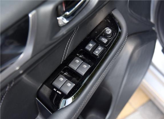 力狮 2018款 2.5i 全驱荣耀版 EyeSight 车厢座椅   门窗控制