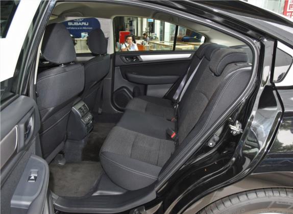 力狮 2020款 改款 2.5i 全驱风尚版 车厢座椅   后排空间