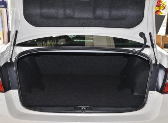 力狮 2020款 改款 2.5i 全驱荣耀版 EyeSight 车厢座椅   后备厢
