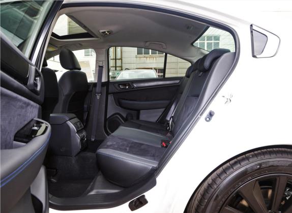 力狮 2020款 改款 2.5i 荣耀限量版 EyeSight 车厢座椅   后排空间