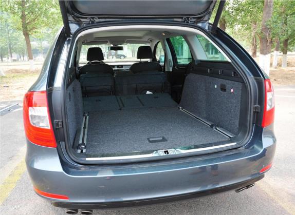 速尊 2014款 2.0TSI L&K限量版 车厢座椅   后备厢