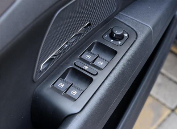 速尊 2014款 2.0TSI L&K限量版 车厢座椅   门窗控制