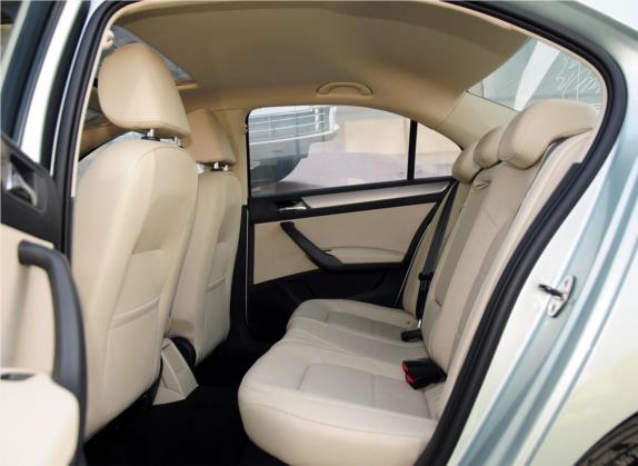昕锐 2013款 1.6L 自动优选型 车厢座椅   后排空间