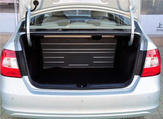 昕锐 2013款 1.6L 自动优选型 车厢座椅   后备厢