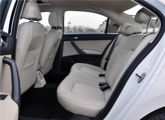 昕锐 2013款 1.6L 自动智选型 车厢座椅   后排空间