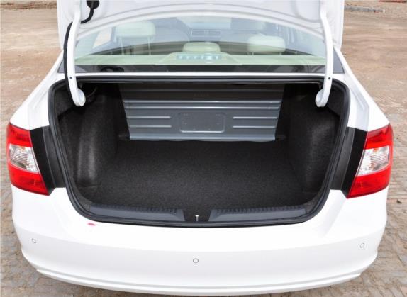 昕锐 2013款 1.6L 自动智选型 车厢座椅   后备厢