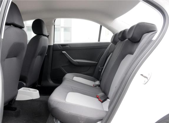 昕锐 2013款 1.6L 手动乐选型 车厢座椅   后排空间