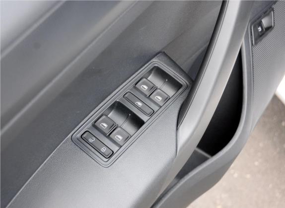 昕锐 2013款 1.6L 手动乐选型 车厢座椅   门窗控制
