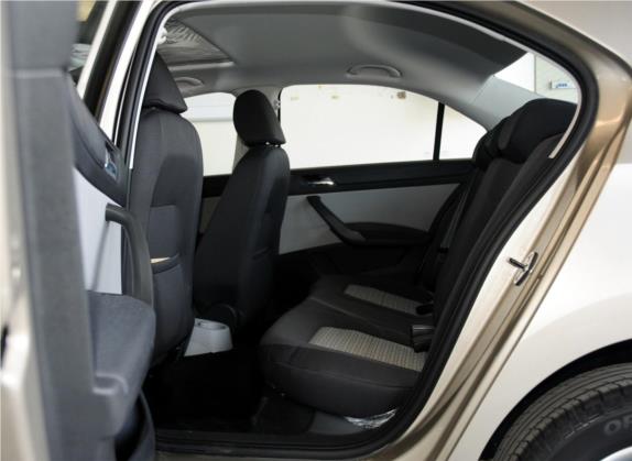 昕锐 2013款 1.4L 手动智选型 车厢座椅   后排空间