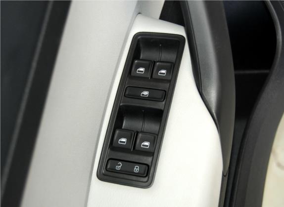 昕锐 2013款 1.6L 手动智选型 车厢座椅   门窗控制