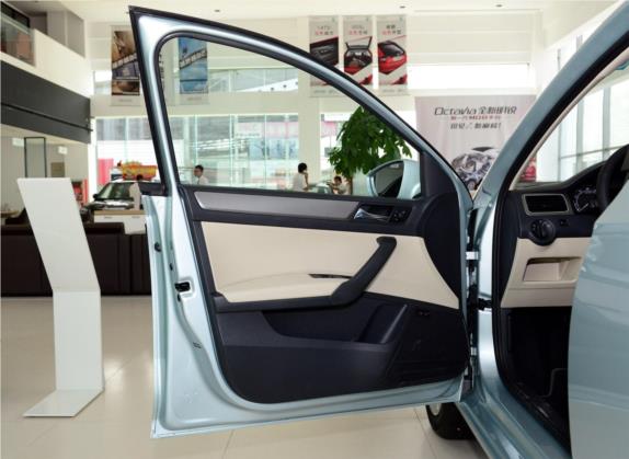 昕锐 2013款 1.6L 手动优选型 车厢座椅   前门板