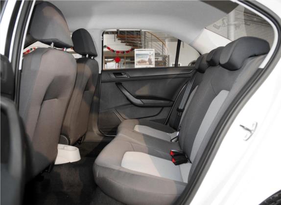 昕锐 2013款 1.6L 自动乐选型 车厢座椅   后排空间
