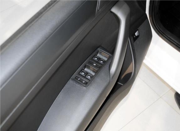 昕锐 2013款 1.6L 自动乐选型 车厢座椅   门窗控制