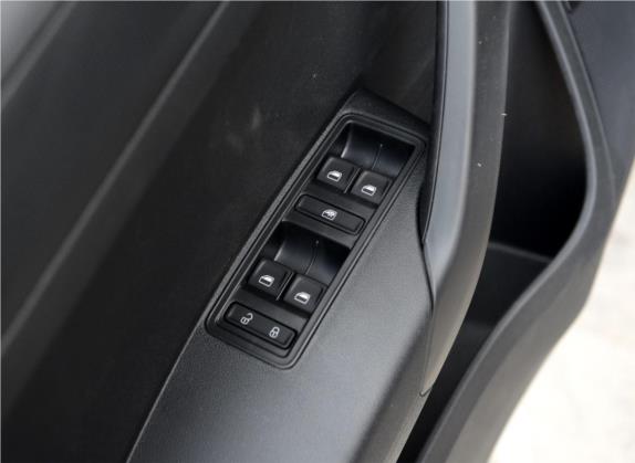 昕锐 2015款 1.6L 手动乐选型 车厢座椅   门窗控制