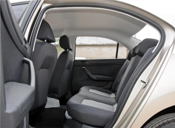 昕锐 2015款 1.6L 自动乐选型 车厢座椅   后排空间