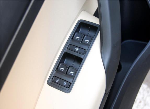 昕锐 2015款 1.6L 手动智选型 车厢座椅   门窗控制