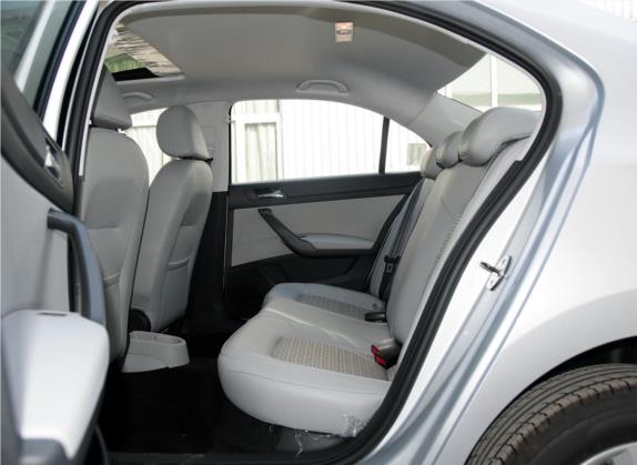 昕锐 2015款 1.6L 自动智选型 车厢座椅   后排空间