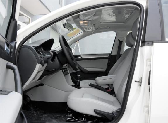 昕锐 2015款 1.6L 手动优选型 车厢座椅   前排空间