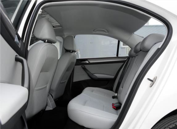 昕锐 2015款 1.6L 手动优选型 车厢座椅   后排空间