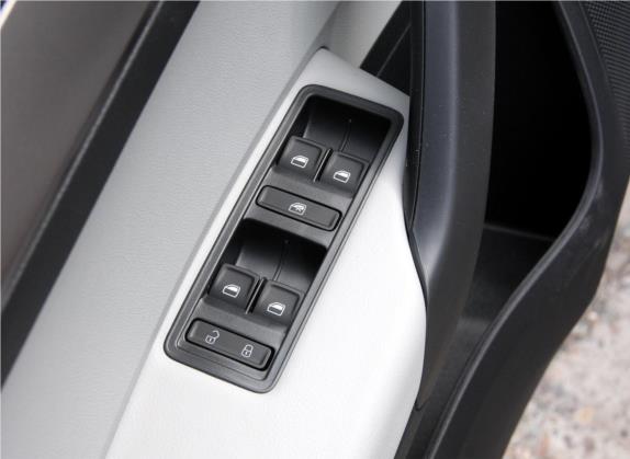 昕锐 2015款 1.6L 手动优选型 车厢座椅   门窗控制