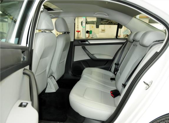 昕锐 2015款 1.6L 自动优选型 车厢座椅   后排空间