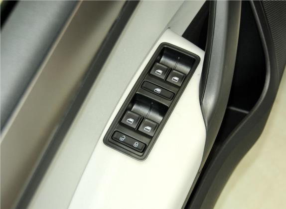 昕锐 2015款 1.6L 自动优选型 车厢座椅   门窗控制