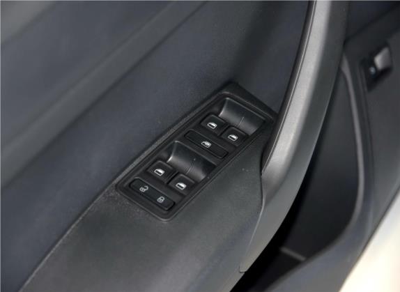 昕锐 2016款 1.4L 手动前行版 车厢座椅   门窗控制