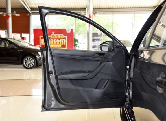 昕锐 2016款 1.6L 自动前行版 车厢座椅   前门板