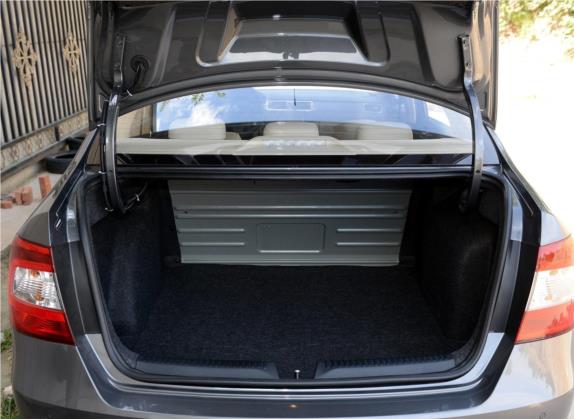 昕锐 2016款 1.4L 手动创行版 车厢座椅   后备厢