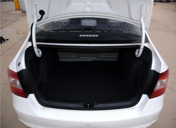 昕锐 2016款 1.6L 手动创行版 车厢座椅   后备厢
