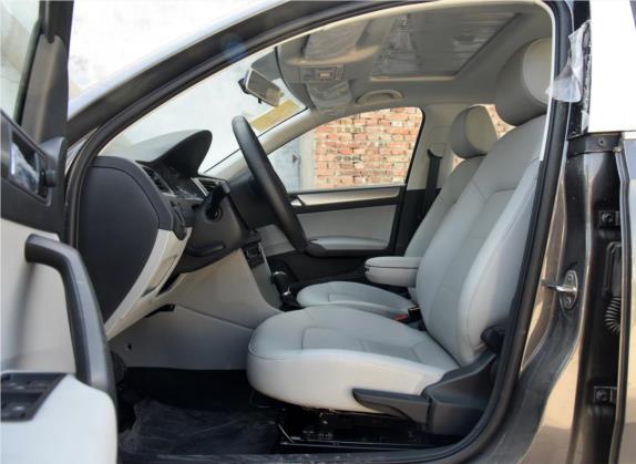 昕锐 2016款 1.6L 自动尊行版 车厢座椅   前排空间